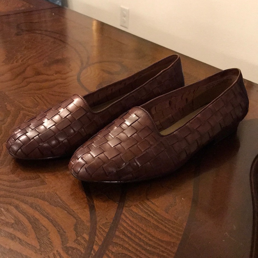 Beautiful warm brown leather woven Buskens flats